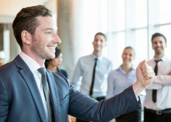 Luôn có tinh thần trách nhiệm để nhân viên noi gương